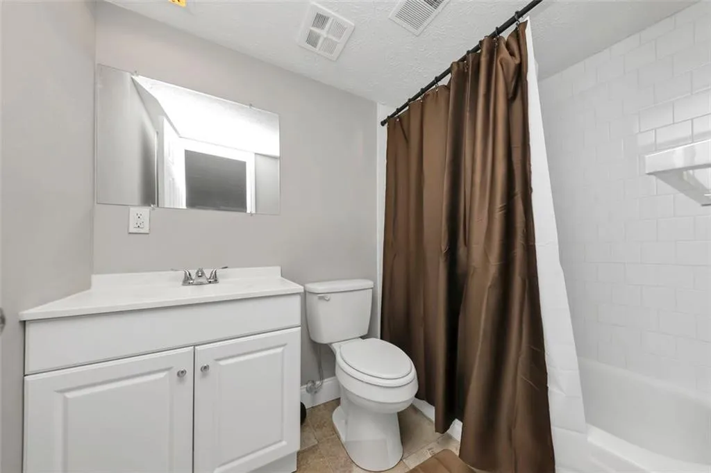 725 Dalrymple Road Unit 4e, Atlanta, Georgia 30328, 3 Bedrooms Bedrooms, ,2 BathroomsBathrooms,Residential,Sold,725 Dalrymple Road Unit 4e,7444537