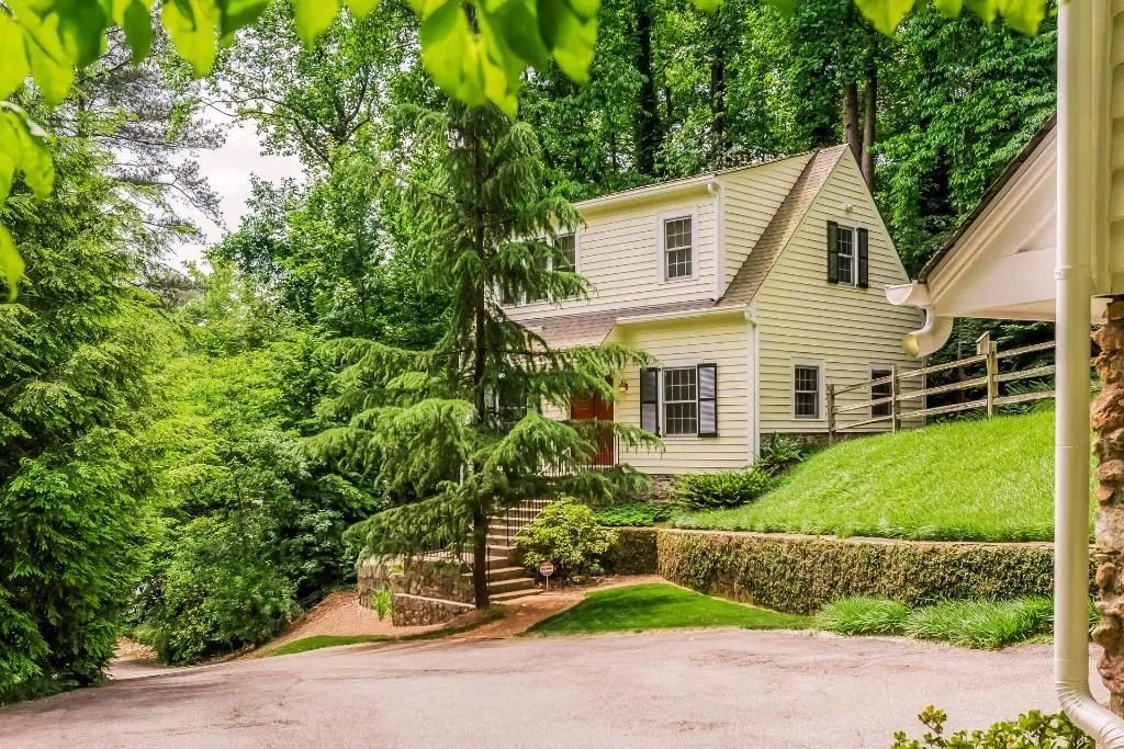 5580 Long Island Drive, Sandy Springs, Georgia 30327, 4 Bedrooms Bedrooms, ,3 BathroomsBathrooms,Residential,Sold,5580 Long Island Drive,5502662