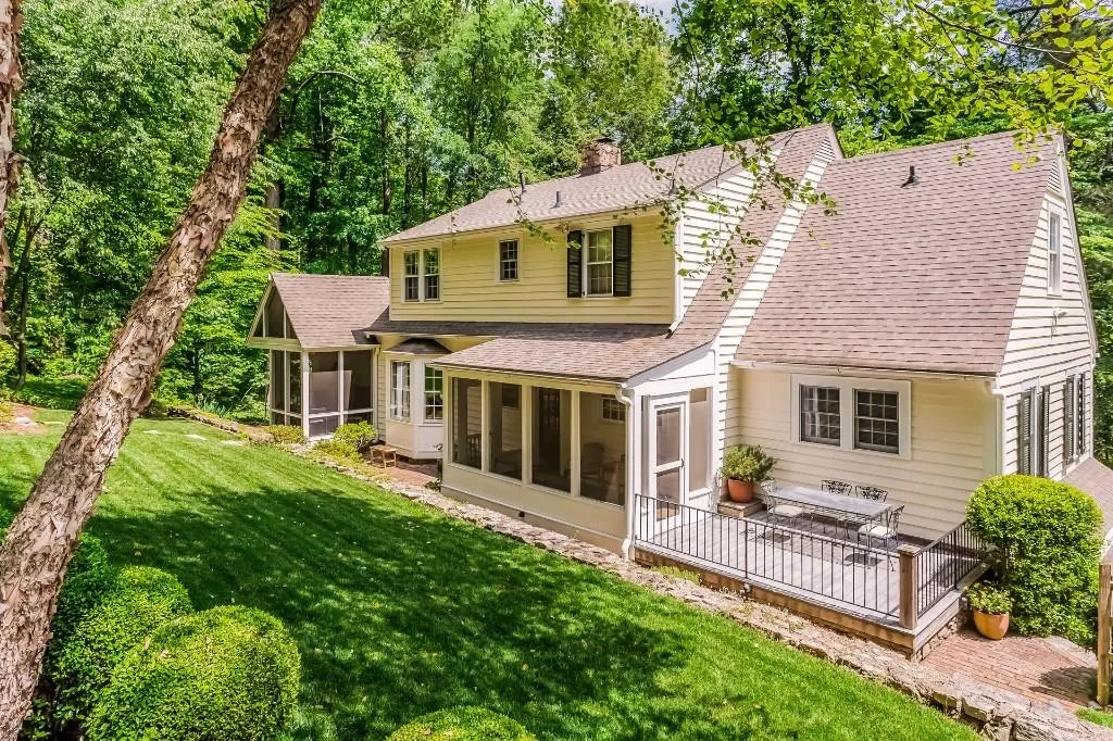 5580 Long Island Drive, Sandy Springs, Georgia 30327, 4 Bedrooms Bedrooms, ,3 BathroomsBathrooms,Residential,Sold,5580 Long Island Drive,5502662
