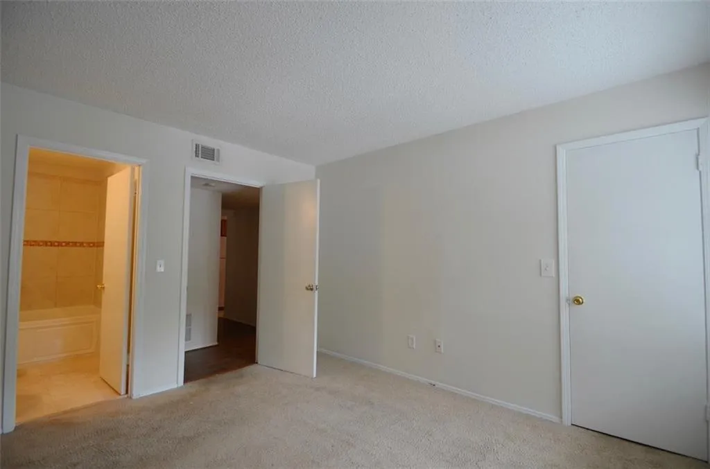 2001 Huntingdon Chase, Atlanta, Georgia 30350, 2 Bedrooms Bedrooms, ,2 BathroomsBathrooms,Residential,Sold,2001 Huntingdon Chase,5744014