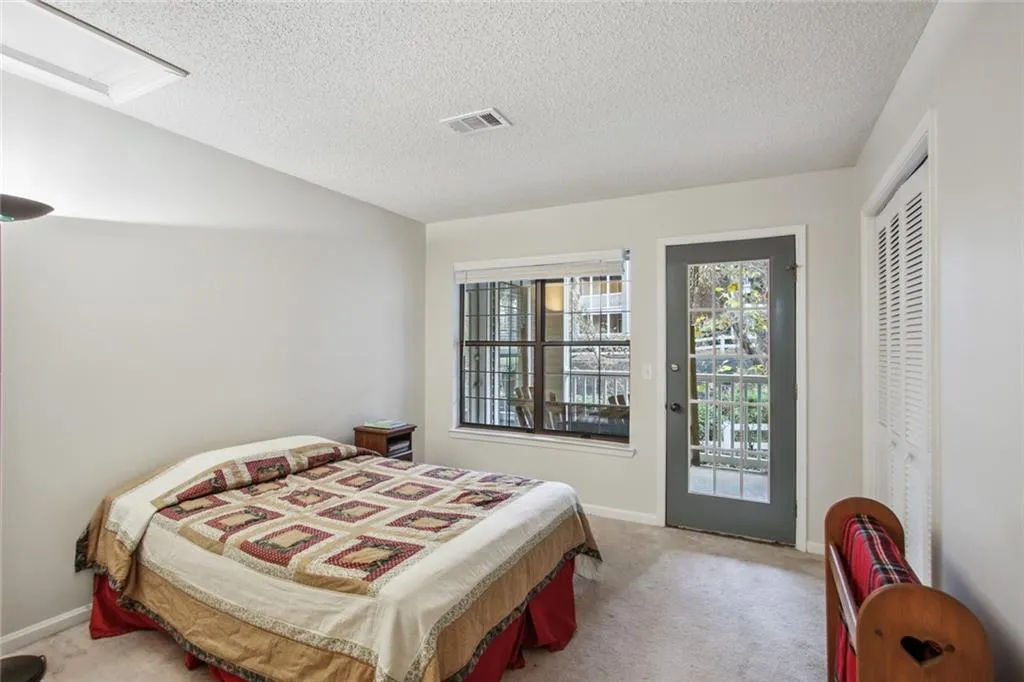 201 Barrington Hills Drive, Sandy Springs, Georgia 30350, 3 Bedrooms Bedrooms, ,2 BathroomsBathrooms,Residential,Sold,201 Barrington Hills Drive,6974305