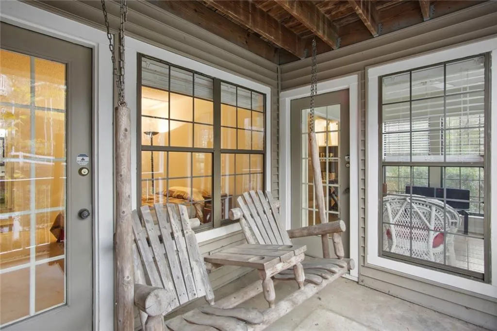 201 Barrington Hills Drive, Sandy Springs, Georgia 30350, 3 Bedrooms Bedrooms, ,2 BathroomsBathrooms,Residential,Sold,201 Barrington Hills Drive,6974305