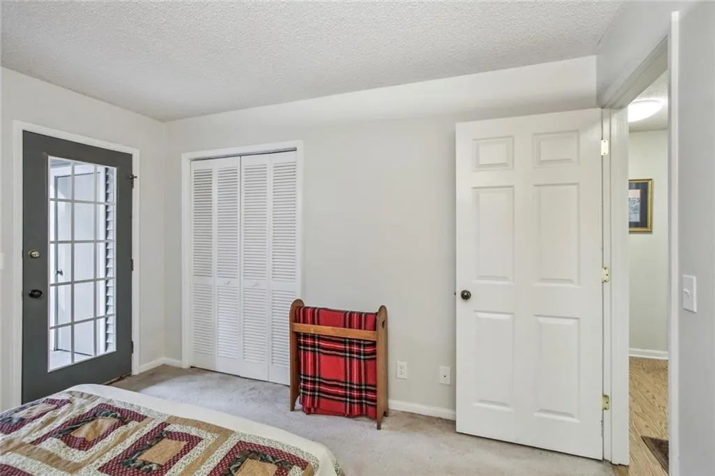 201 Barrington Hills Drive, Sandy Springs, Georgia 30350, 3 Bedrooms Bedrooms, ,2 BathroomsBathrooms,Residential,Sold,201 Barrington Hills Drive,6974305