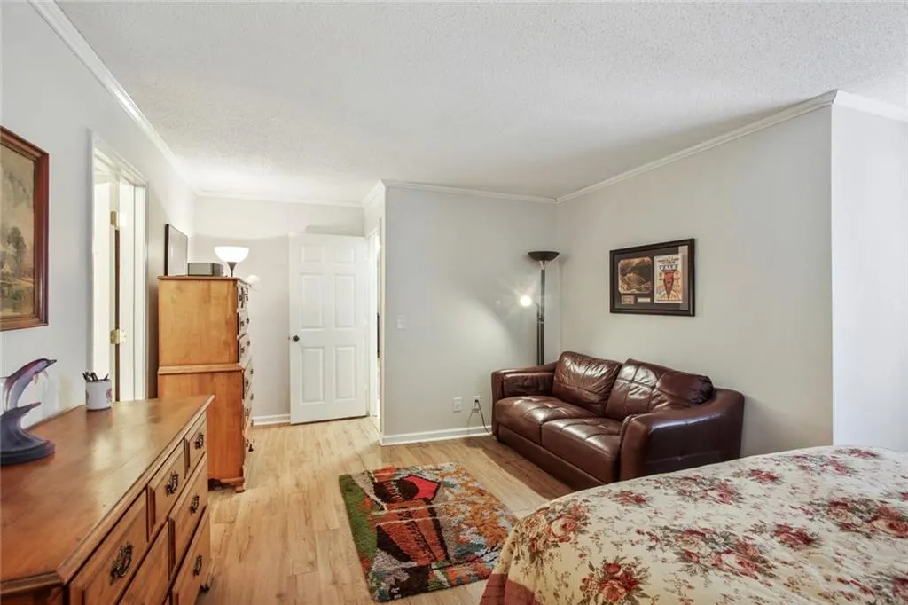 201 Barrington Hills Drive, Sandy Springs, Georgia 30350, 3 Bedrooms Bedrooms, ,2 BathroomsBathrooms,Residential,Sold,201 Barrington Hills Drive,6974305