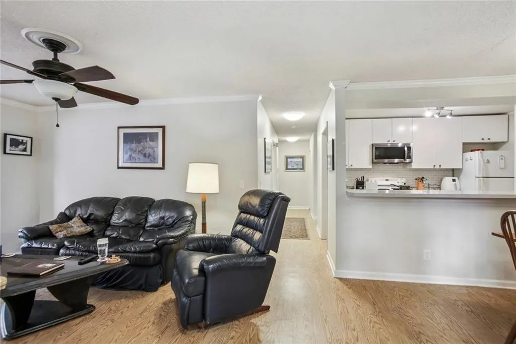 201 Barrington Hills Drive, Sandy Springs, Georgia 30350, 3 Bedrooms Bedrooms, ,2 BathroomsBathrooms,Residential,Sold,201 Barrington Hills Drive,6974305