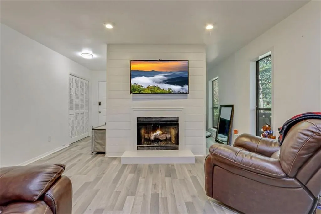205 Woodcliff Drive Unit 205, Sandy Springs, Georgia 30350, 2 Bedrooms Bedrooms, ,2 BathroomsBathrooms,Residential,For Sale,205 Woodcliff Drive Unit 205,7713946