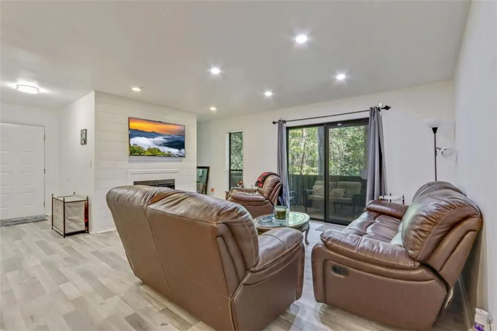 205 Woodcliff Drive Unit 205, Sandy Springs, Georgia 30350, 2 Bedrooms Bedrooms, ,2 BathroomsBathrooms,Residential,For Sale,205 Woodcliff Drive Unit 205,7713946