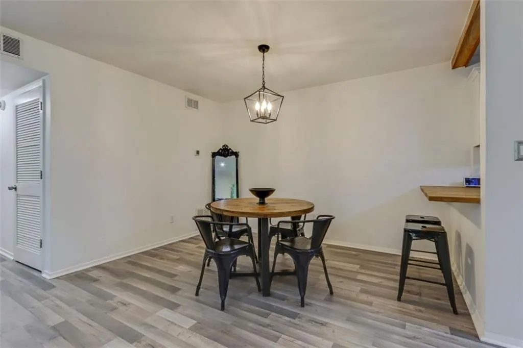 205 Woodcliff Drive Unit 205, Sandy Springs, Georgia 30350, 2 Bedrooms Bedrooms, ,2 BathroomsBathrooms,Residential,For Sale,205 Woodcliff Drive Unit 205,7713946