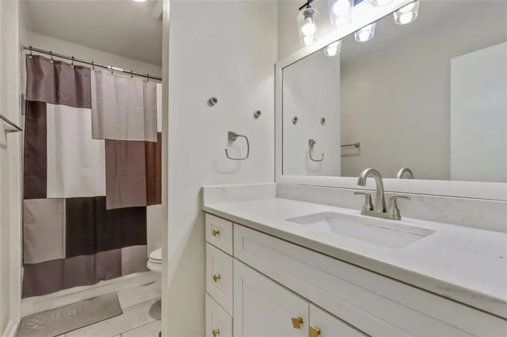 205 Woodcliff Drive Unit 205, Sandy Springs, Georgia 30350, 2 Bedrooms Bedrooms, ,2 BathroomsBathrooms,Residential,For Sale,205 Woodcliff Drive Unit 205,7713946
