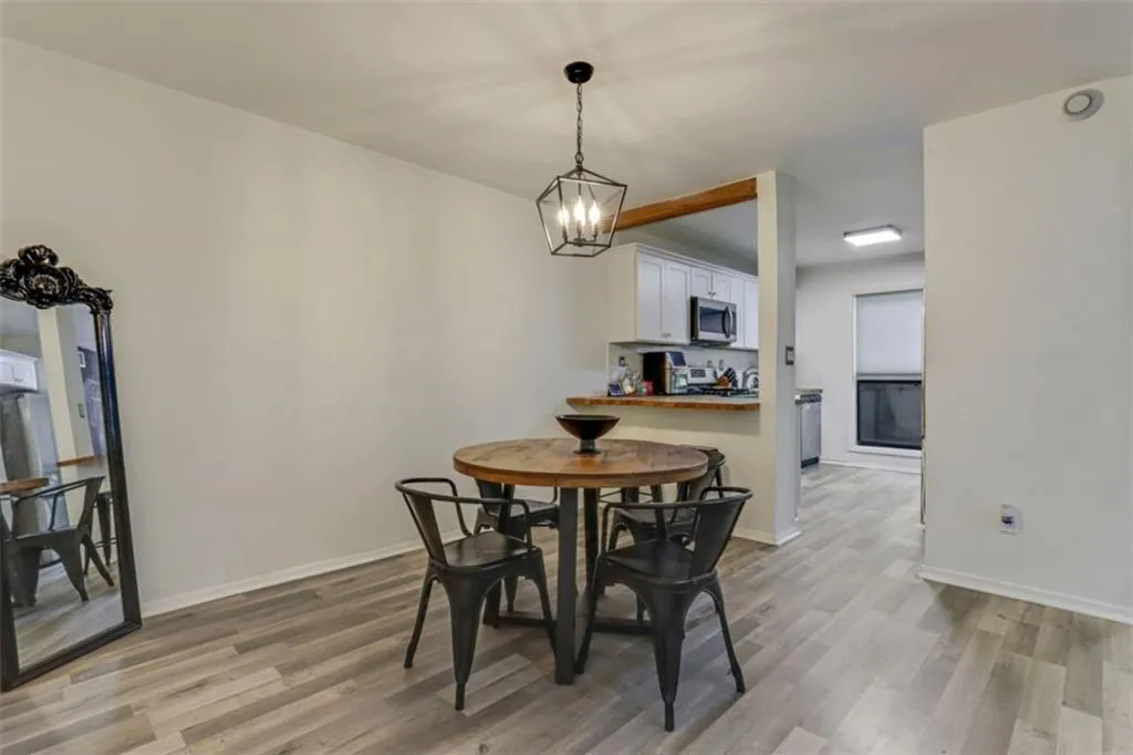 205 Woodcliff Drive Unit 205, Sandy Springs, Georgia 30350, 2 Bedrooms Bedrooms, ,2 BathroomsBathrooms,Residential,For Sale,205 Woodcliff Drive Unit 205,7713946