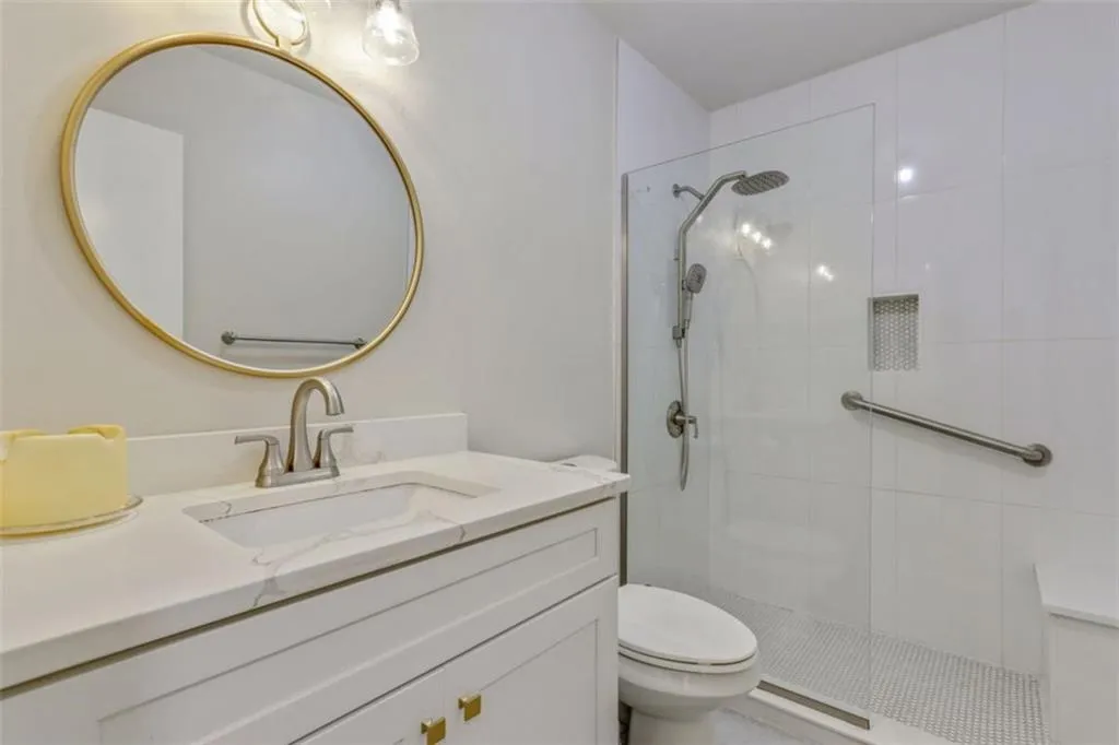 205 Woodcliff Drive Unit 205, Sandy Springs, Georgia 30350, 2 Bedrooms Bedrooms, ,2 BathroomsBathrooms,Residential,For Sale,205 Woodcliff Drive Unit 205,7713946