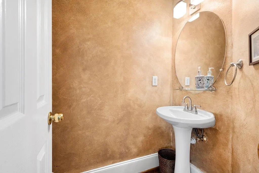 37 Westfair Court, Atlanta, Georgia 30328, 3 Bedrooms Bedrooms, ,2 BathroomsBathrooms,Residential,For Sale,37 Westfair Court,7689179