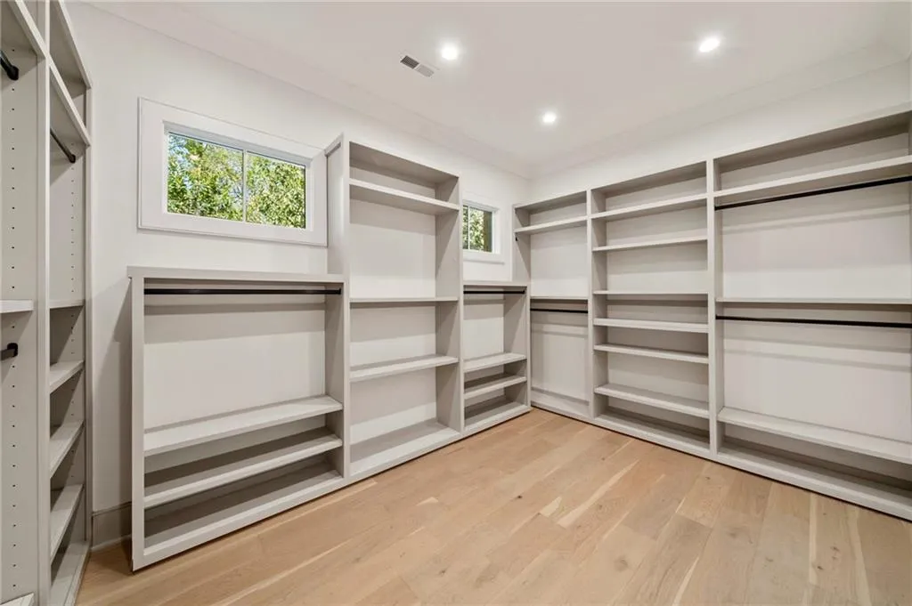 1074 Moores Mill Road Nw, Atlanta, Georgia 30327, 5 Bedrooms Bedrooms, ,5 BathroomsBathrooms,Residential,For Sale,1074 Moores Mill Road Nw,7550652