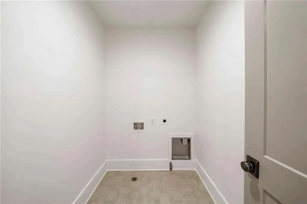 1074 Moores Mill Road Nw, Atlanta, Georgia 30327, 5 Bedrooms Bedrooms, ,5 BathroomsBathrooms,Residential,For Sale,1074 Moores Mill Road Nw,7550652