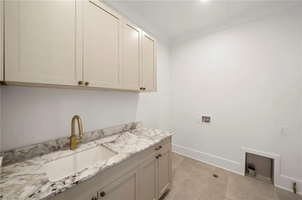 1074 Moores Mill Road Nw, Atlanta, Georgia 30327, 5 Bedrooms Bedrooms, ,5 BathroomsBathrooms,Residential,For Sale,1074 Moores Mill Road Nw,7550652
