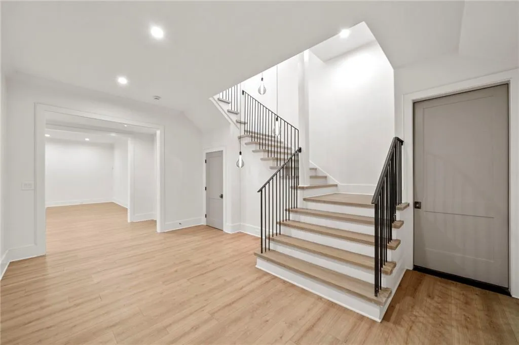 1074 Moores Mill Road Nw, Atlanta, Georgia 30327, 5 Bedrooms Bedrooms, ,5 BathroomsBathrooms,Residential,For Sale,1074 Moores Mill Road Nw,7550652