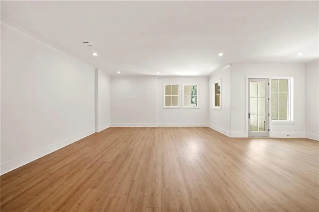 1074 Moores Mill Road Nw, Atlanta, Georgia 30327, 5 Bedrooms Bedrooms, ,5 BathroomsBathrooms,Residential,For Sale,1074 Moores Mill Road Nw,7550652