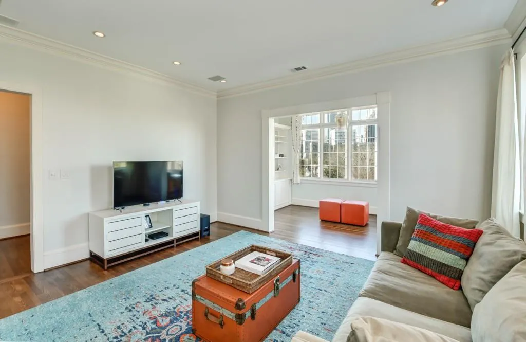 1 S Prado Ne Unit 4a, Atlanta, Georgia 30309, 2 Bedrooms Bedrooms, ,2 BathroomsBathrooms,Residential,Sold,1 S Prado Ne Unit 4a,5958936