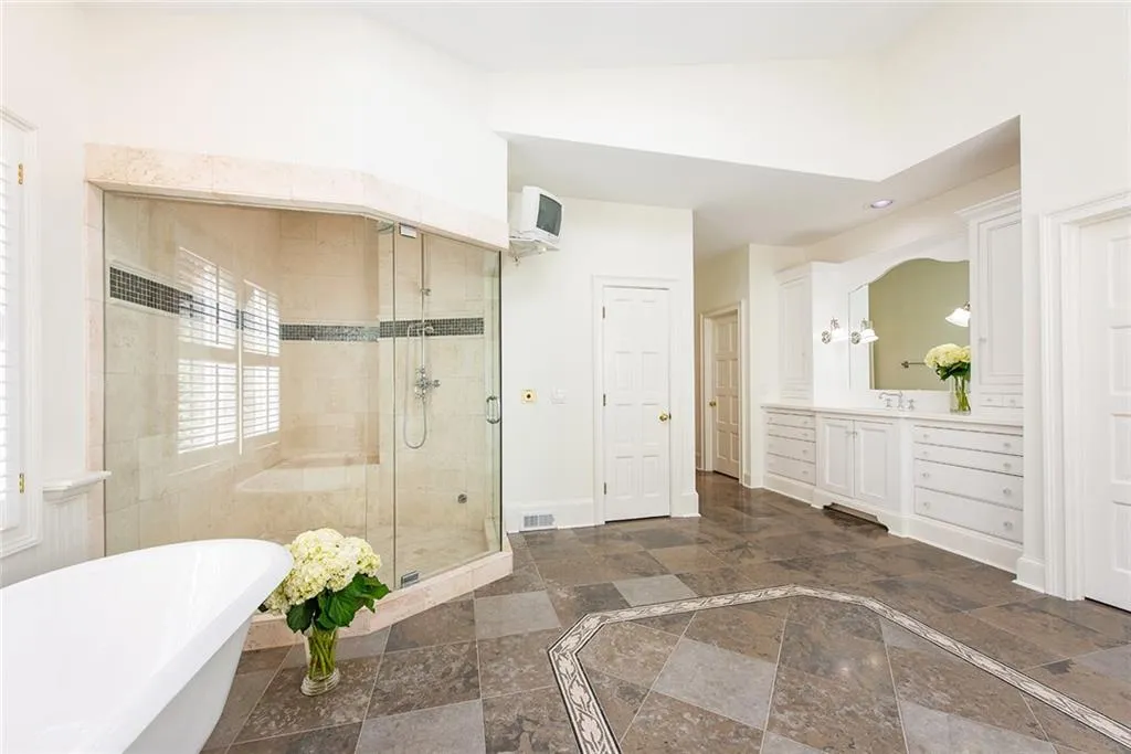 1440 N Riverside Circle, Atlanta, Georgia 30328, 5 Bedrooms Bedrooms, ,5 BathroomsBathrooms,Residential,Sold,1440 N Riverside Circle,7448017