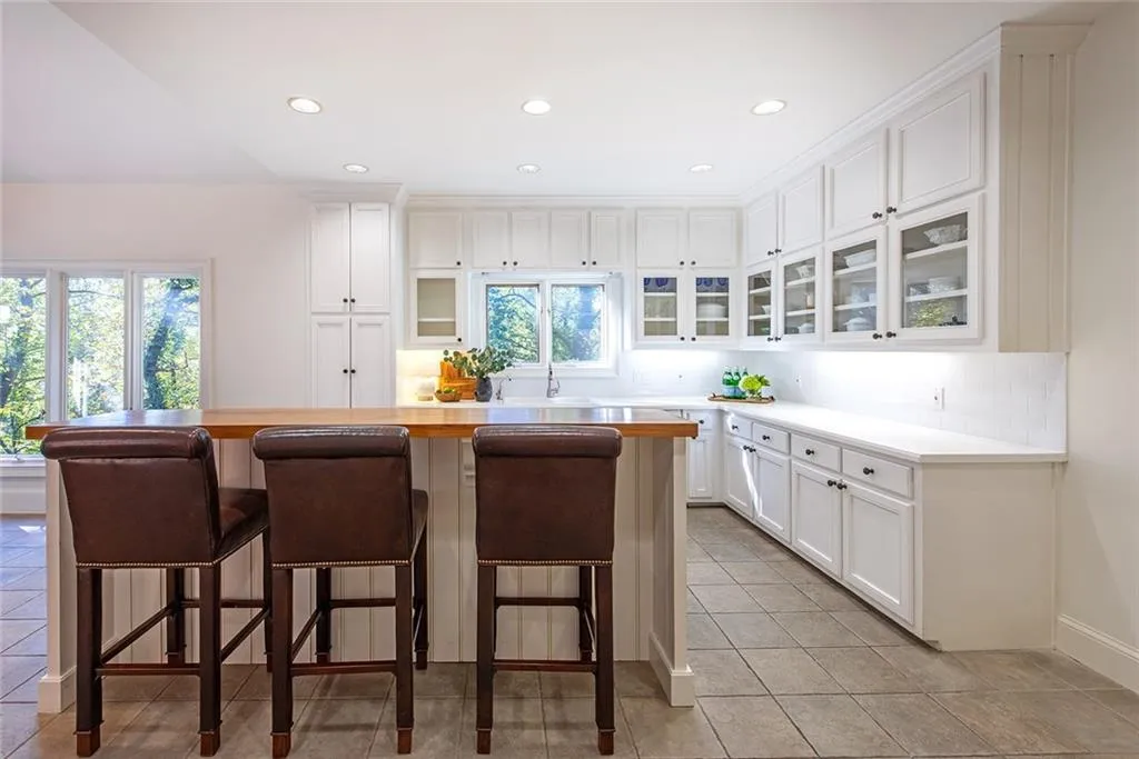 1440 N Riverside Circle, Atlanta, Georgia 30328, 5 Bedrooms Bedrooms, ,5 BathroomsBathrooms,Residential,Sold,1440 N Riverside Circle,7448017