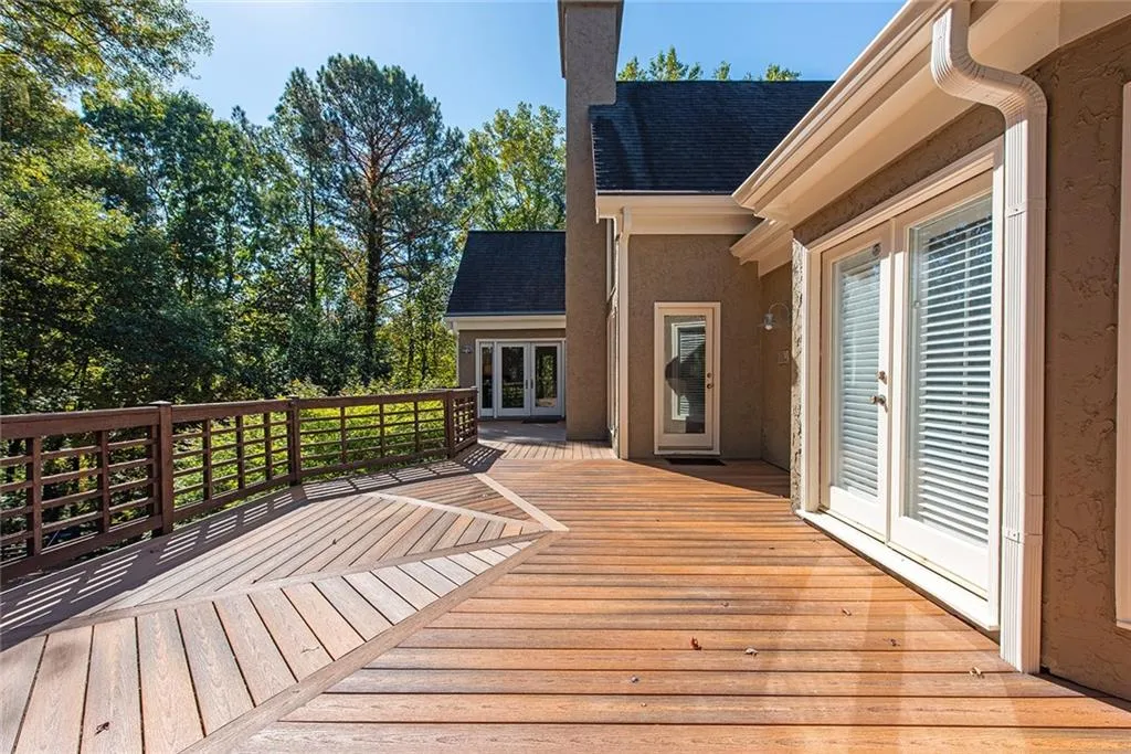 1440 N Riverside Circle, Atlanta, Georgia 30328, 5 Bedrooms Bedrooms, ,5 BathroomsBathrooms,Residential,Sold,1440 N Riverside Circle,7448017