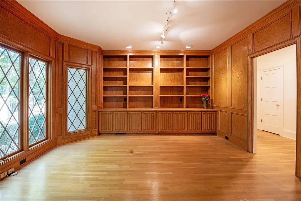 1440 N Riverside Circle, Atlanta, Georgia 30328, 5 Bedrooms Bedrooms, ,5 BathroomsBathrooms,Residential,Sold,1440 N Riverside Circle,7448017