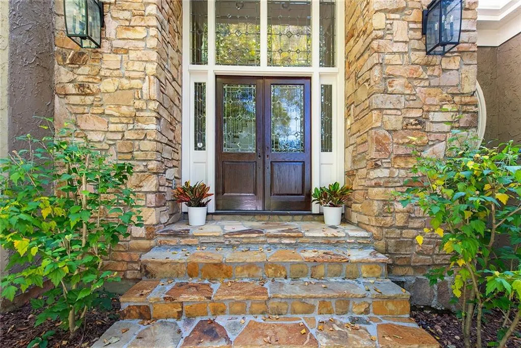 1440 N Riverside Circle, Atlanta, Georgia 30328, 5 Bedrooms Bedrooms, ,5 BathroomsBathrooms,Residential,Sold,1440 N Riverside Circle,7448017