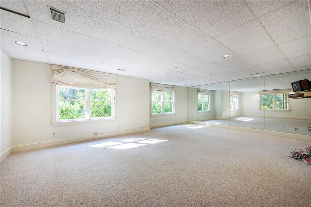 1440 N Riverside Circle, Atlanta, Georgia 30328, 5 Bedrooms Bedrooms, ,5 BathroomsBathrooms,Residential,Sold,1440 N Riverside Circle,7448017