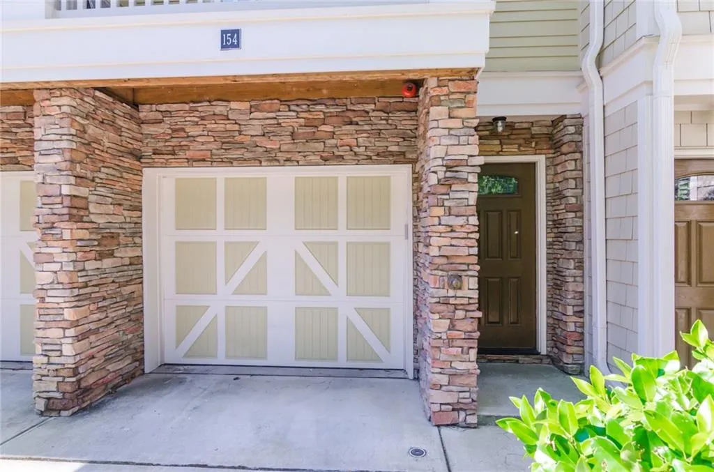 220 Semel Circle Nw Unit 154, Atlanta, Georgia 30309, 2 Bedrooms Bedrooms, ,2 BathroomsBathrooms,Residential,Sold,220 Semel Circle Nw Unit 154,5707195