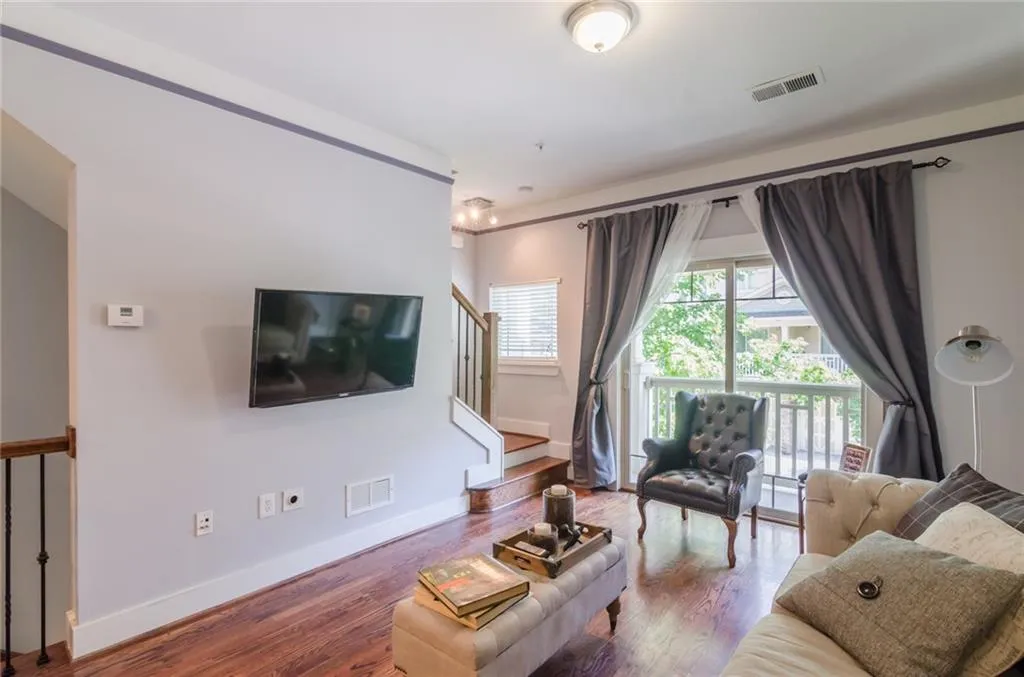 220 Semel Circle Nw Unit 154, Atlanta, Georgia 30309, 2 Bedrooms Bedrooms, ,2 BathroomsBathrooms,Residential,Sold,220 Semel Circle Nw Unit 154,5707195