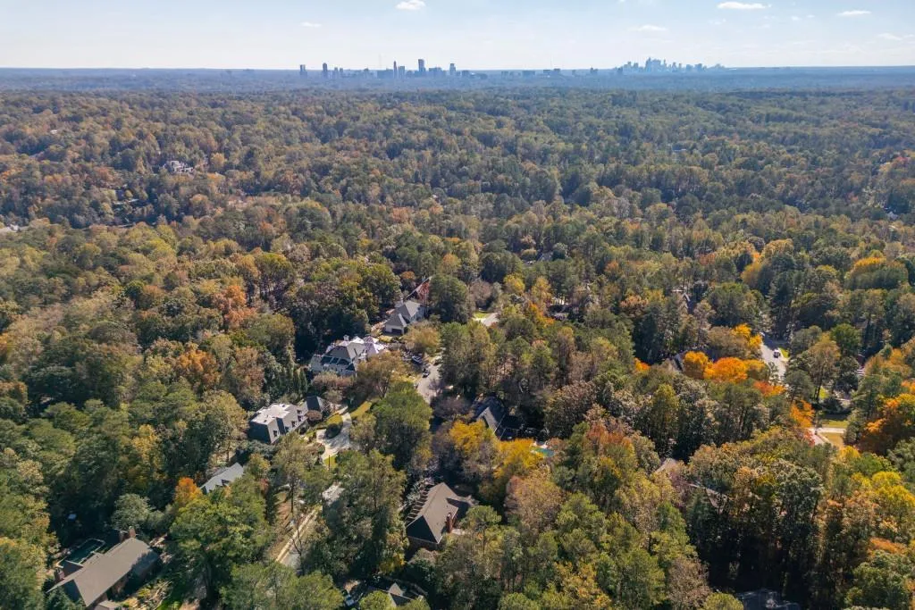 Atlanta, Georgia 30327, 5 Bedrooms Bedrooms, ,5 BathroomsBathrooms,Residential,Sold,7707752