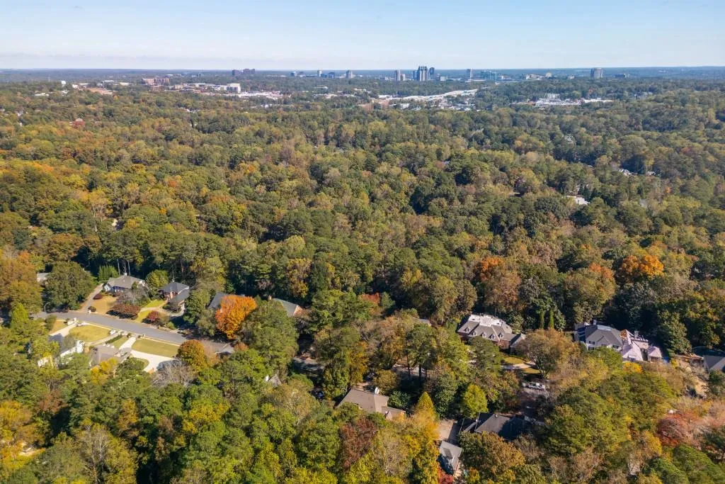 Atlanta, Georgia 30327, 5 Bedrooms Bedrooms, ,5 BathroomsBathrooms,Residential,Sold,7707752