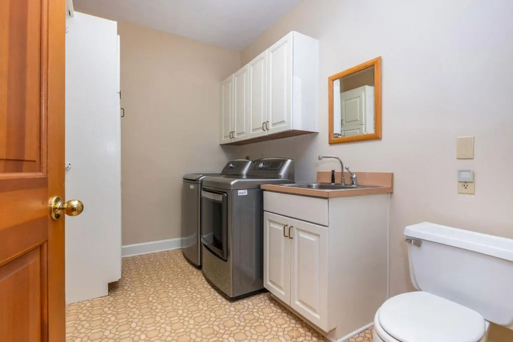 Atlanta, Georgia 30327, 5 Bedrooms Bedrooms, ,5 BathroomsBathrooms,Residential,Sold,7707752