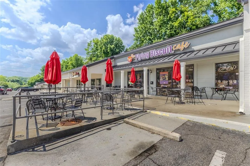 1101 Collier Road Nw Unit N4, Atlanta, Georgia 30318, 2 Bedrooms Bedrooms, ,2 BathroomsBathrooms,Residential,For Sale,1101 Collier Road Nw Unit N4,7642322