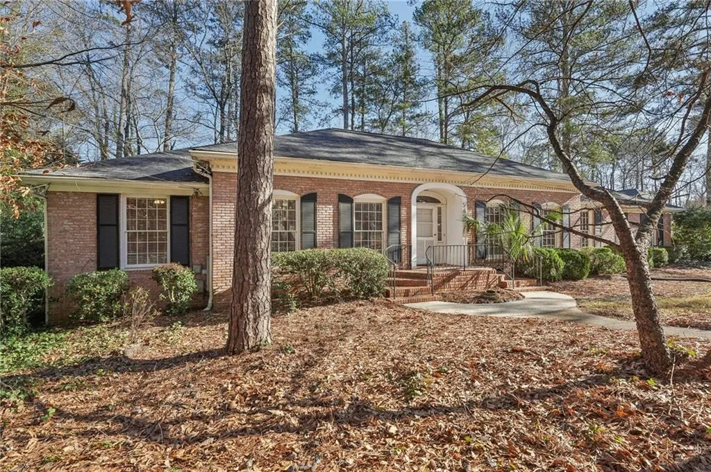 545 Spalding Drive, Atlanta, Georgia 30328, 3 Bedrooms Bedrooms, ,2 BathroomsBathrooms,Residential,Sold,545 Spalding Drive,7526957