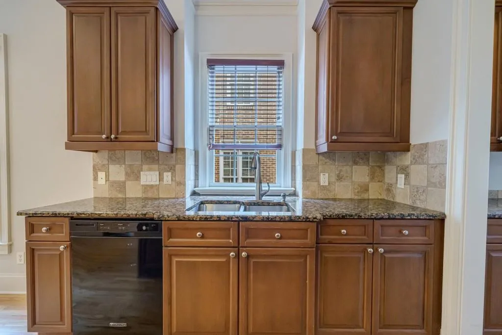 75 W Belle Isle Road, Sandy Springs, Georgia 30342, 3 Bedrooms Bedrooms, ,3 BathroomsBathrooms,Residential,Sold,75 W Belle Isle Road,7009234