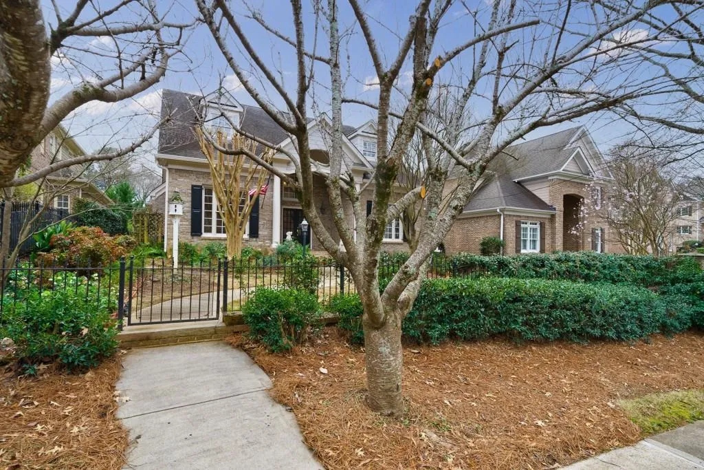 75 W Belle Isle Road, Sandy Springs, Georgia 30342, 3 Bedrooms Bedrooms, ,3 BathroomsBathrooms,Residential,Sold,75 W Belle Isle Road,7009234