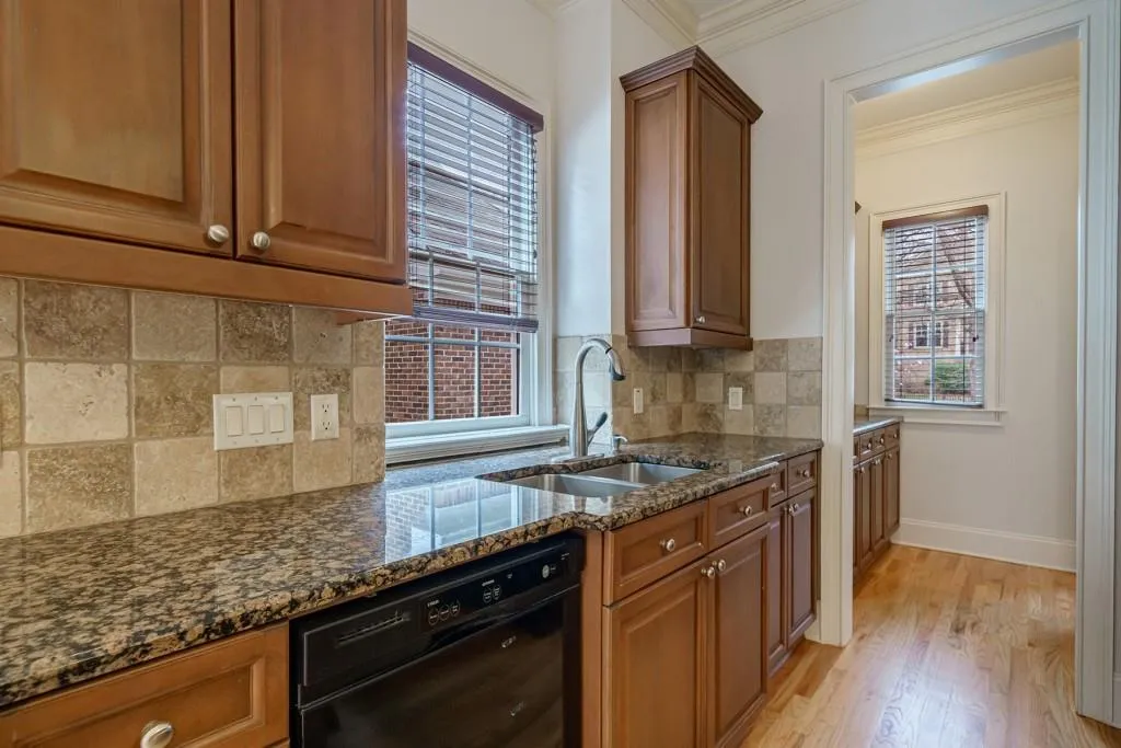 75 W Belle Isle Road, Sandy Springs, Georgia 30342, 3 Bedrooms Bedrooms, ,3 BathroomsBathrooms,Residential,Sold,75 W Belle Isle Road,7009234