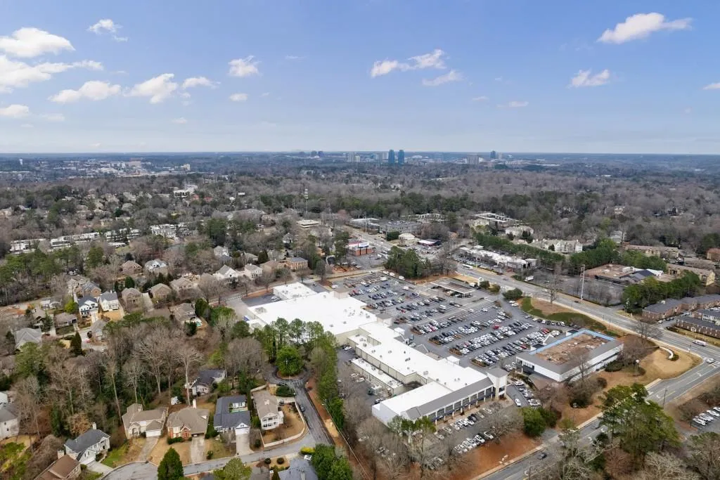 75 W Belle Isle Road, Sandy Springs, Georgia 30342, 3 Bedrooms Bedrooms, ,3 BathroomsBathrooms,Residential,Sold,75 W Belle Isle Road,7009234