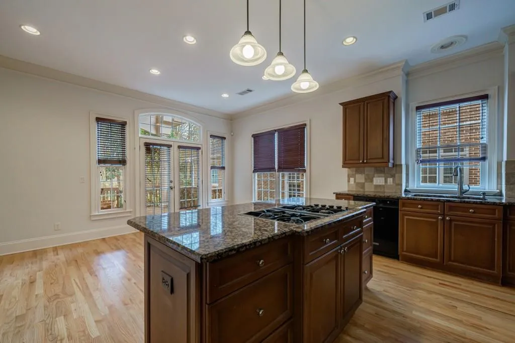 75 W Belle Isle Road, Sandy Springs, Georgia 30342, 3 Bedrooms Bedrooms, ,3 BathroomsBathrooms,Residential,Sold,75 W Belle Isle Road,7009234