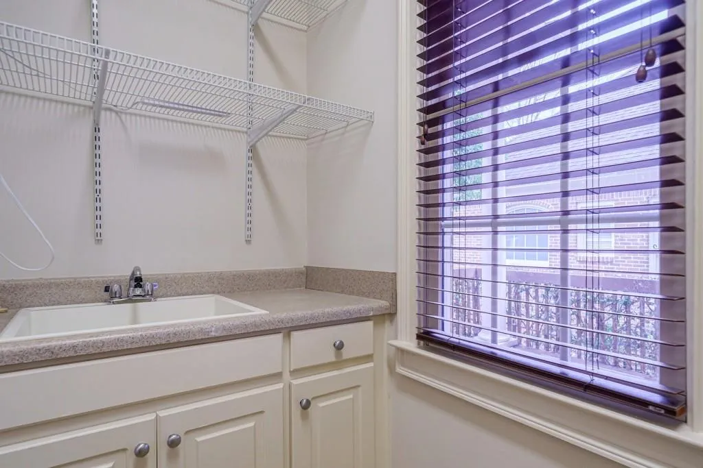 75 W Belle Isle Road, Sandy Springs, Georgia 30342, 3 Bedrooms Bedrooms, ,3 BathroomsBathrooms,Residential,Sold,75 W Belle Isle Road,7009234