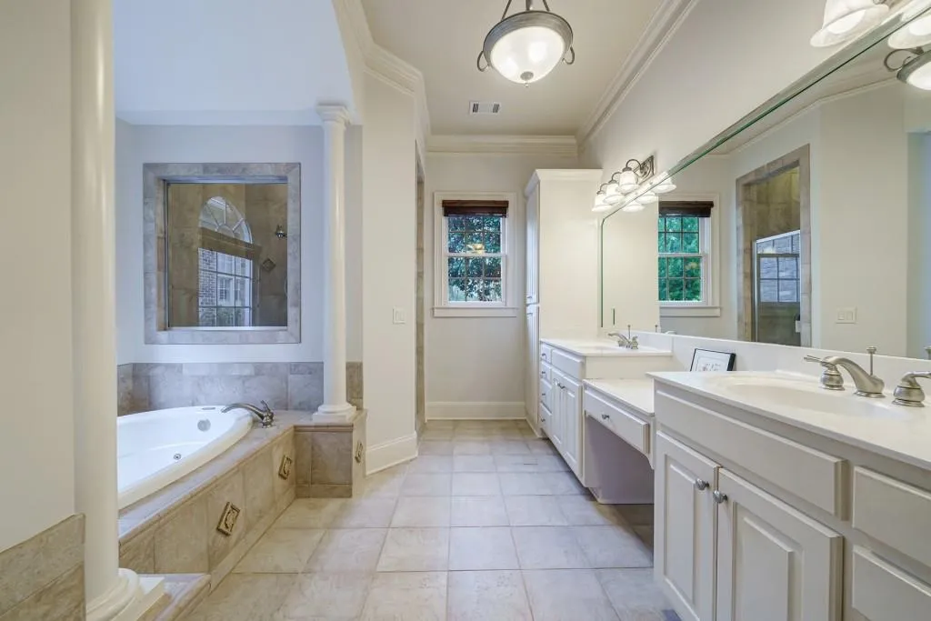 75 W Belle Isle Road, Sandy Springs, Georgia 30342, 3 Bedrooms Bedrooms, ,3 BathroomsBathrooms,Residential,Sold,75 W Belle Isle Road,7009234