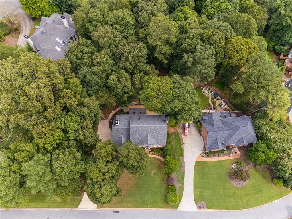 Aerial view of property and surrounding area
