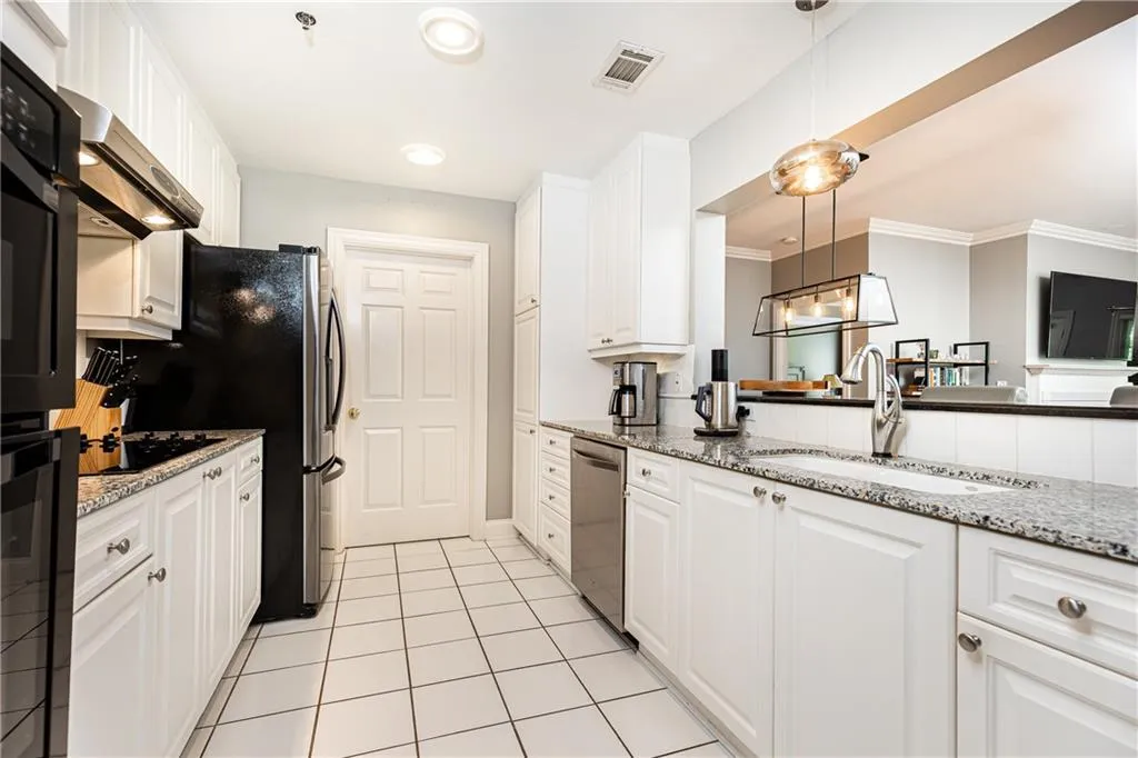 211 Colonial Homes Drive Nw Unit 2501, Atlanta, Georgia 30309, 2 Bedrooms Bedrooms, ,2 BathroomsBathrooms,Residential,For Sale,211 Colonial Homes Drive Nw Unit 2501,7584306
