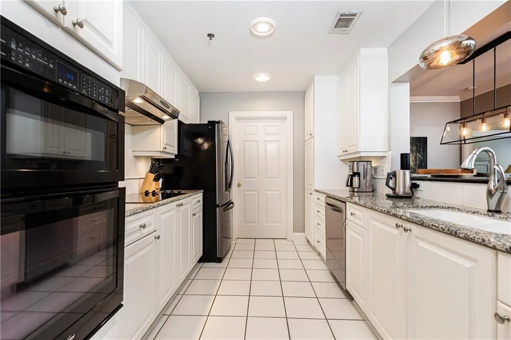 211 Colonial Homes Drive Nw Unit 2501, Atlanta, Georgia 30309, 2 Bedrooms Bedrooms, ,2 BathroomsBathrooms,Residential,For Sale,211 Colonial Homes Drive Nw Unit 2501,7584306