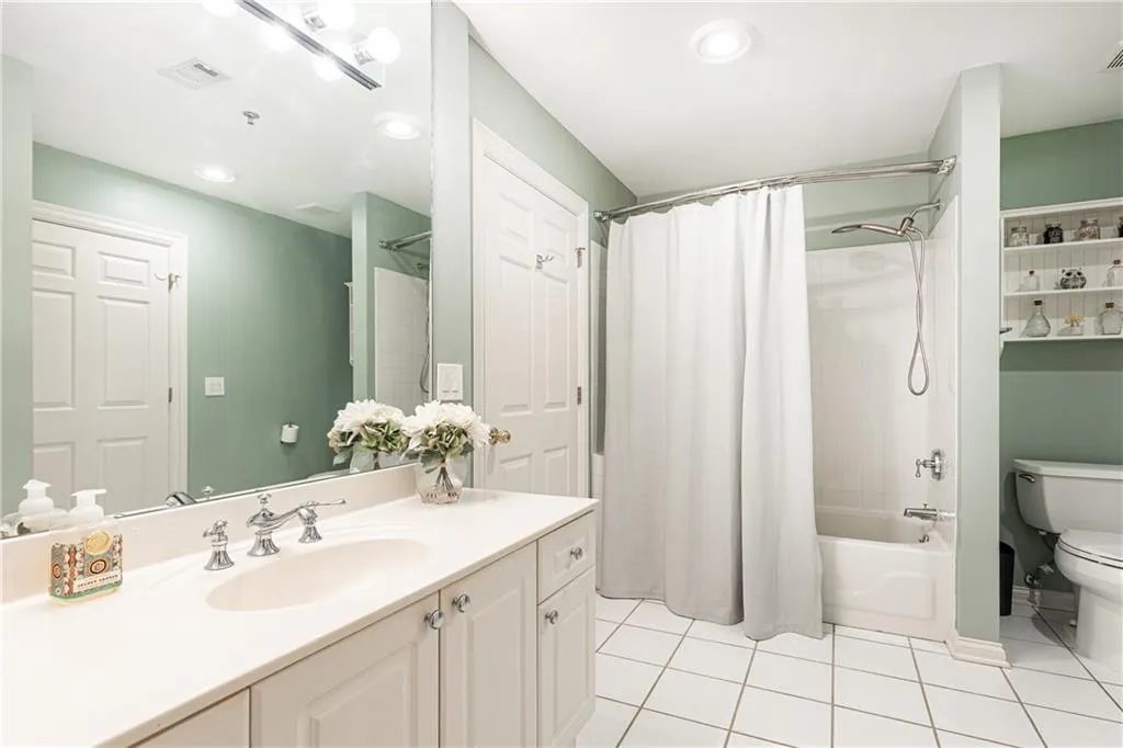 211 Colonial Homes Drive Nw Unit 2501, Atlanta, Georgia 30309, 2 Bedrooms Bedrooms, ,2 BathroomsBathrooms,Residential,For Sale,211 Colonial Homes Drive Nw Unit 2501,7584306