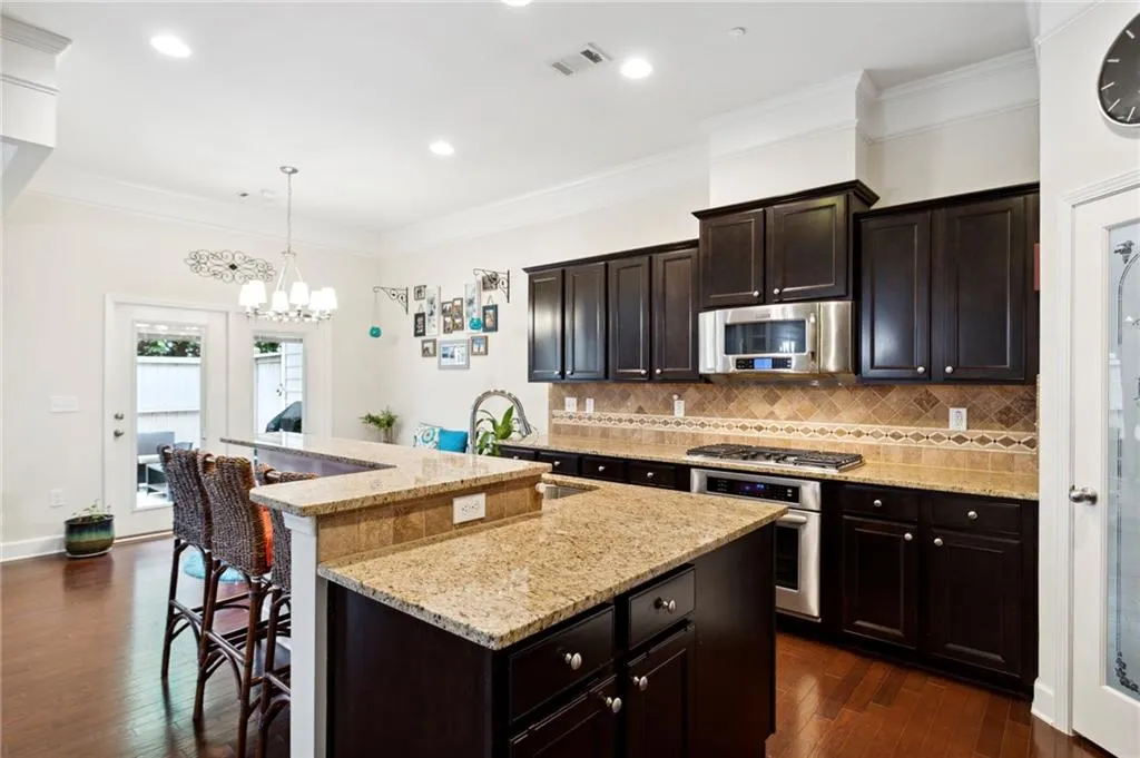 5568 High Point Road, Sandy Springs, Georgia 30342, 3 Bedrooms Bedrooms, ,3 BathroomsBathrooms,Residential,Sold,5568 High Point Road,7158737