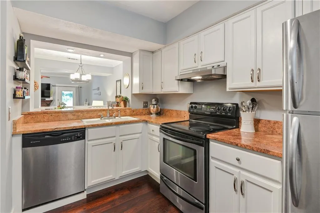 5380 Chemin De Vie, Atlanta, Georgia 30342, 2 Bedrooms Bedrooms, ,2 BathroomsBathrooms,Residential,Sold,5380 Chemin De Vie,6622536