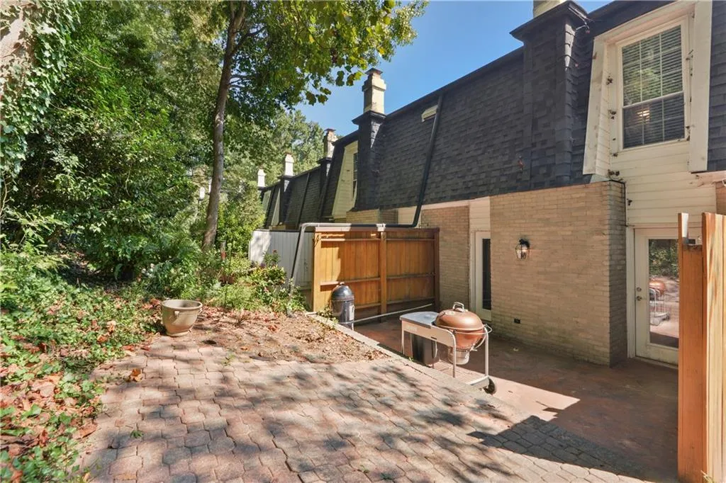 5380 Chemin De Vie, Atlanta, Georgia 30342, 2 Bedrooms Bedrooms, ,2 BathroomsBathrooms,Residential,Sold,5380 Chemin De Vie,6622536