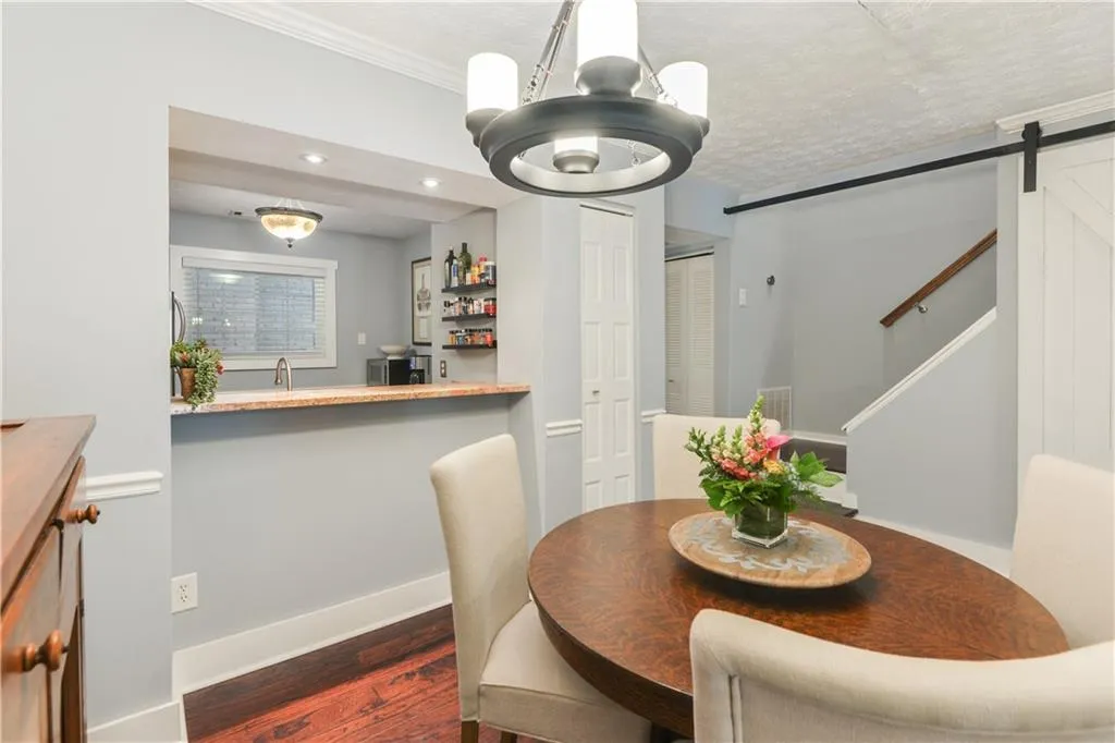 5380 Chemin De Vie, Atlanta, Georgia 30342, 2 Bedrooms Bedrooms, ,2 BathroomsBathrooms,Residential,Sold,5380 Chemin De Vie,6622536